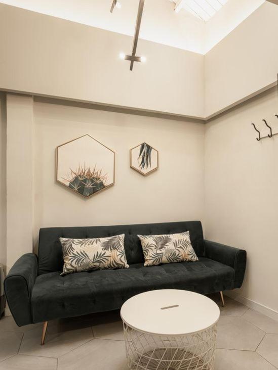 Apartment Hills & Gefii Petite Terrace 2 Family Downtown Close To Metro Line 2 Jing'an Temple Shanghai