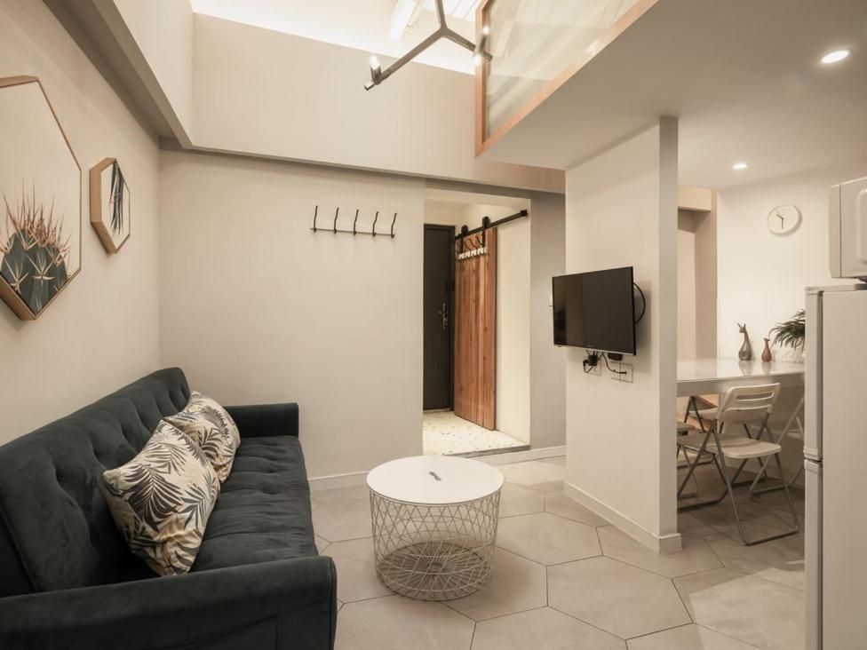 Hills & Gefii Petite Terrace 2 Family Downtown Close To Metro Line 2 Jing'an Temple *